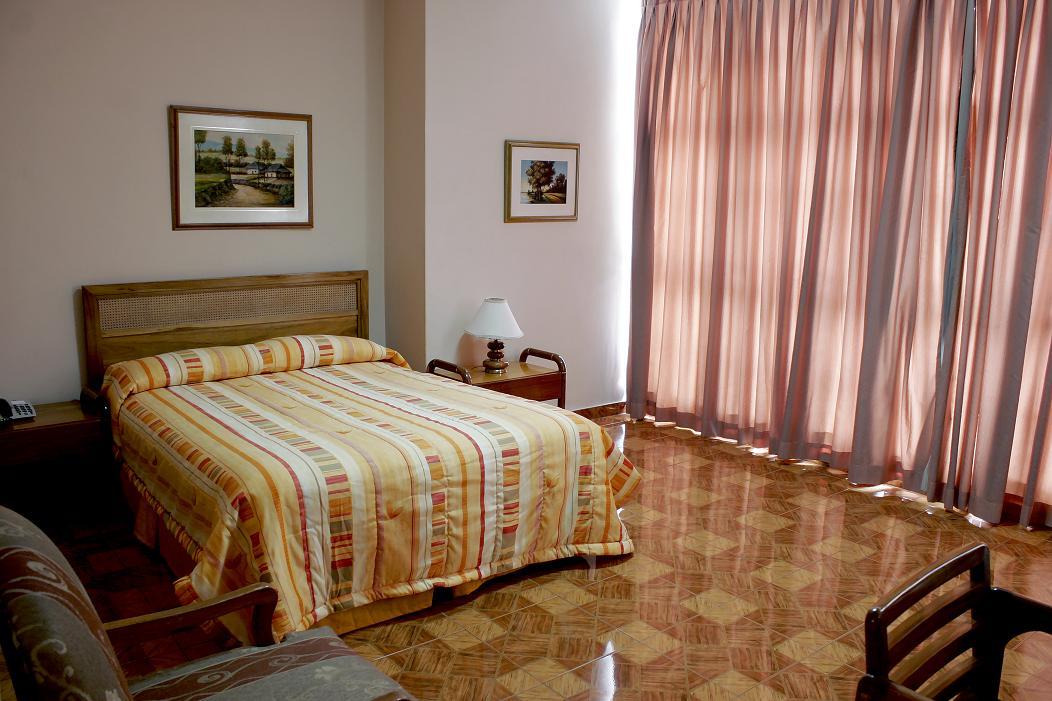 Hotel Royal Plaza Калі Екстер'єр фото