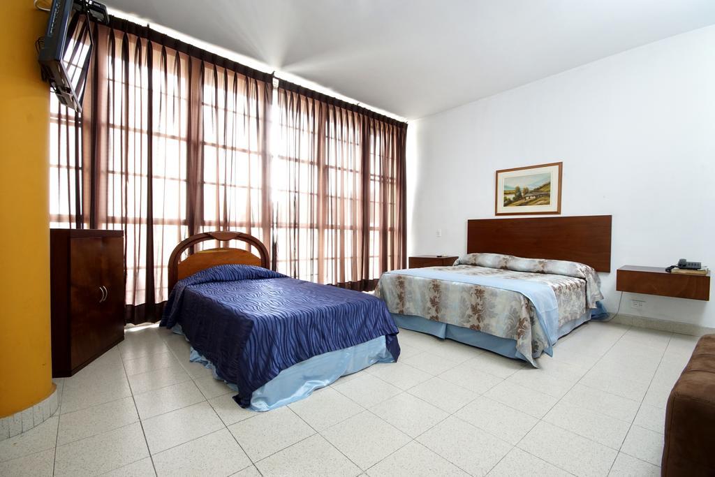 Hotel Royal Plaza Калі Екстер'єр фото